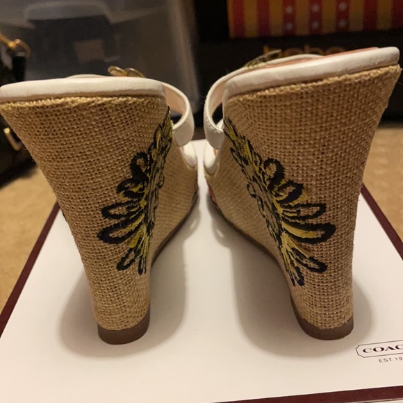 Pristine Coach Maddie Wedges🐝 - Picture 7 of 10